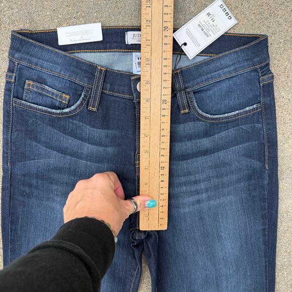 Judy Blue Handsand Dark Blue Rayon Skinny Jeans 8390 NWT Size 11/30 - Picture 7 of 9